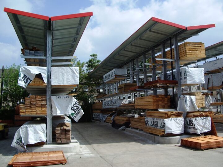 Outdoor cantilever racking