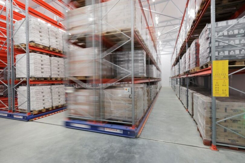 Mobile pallet racking