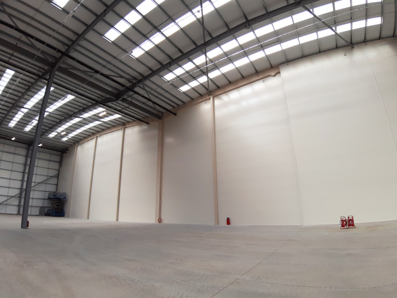 Warehouse deviding walls full height